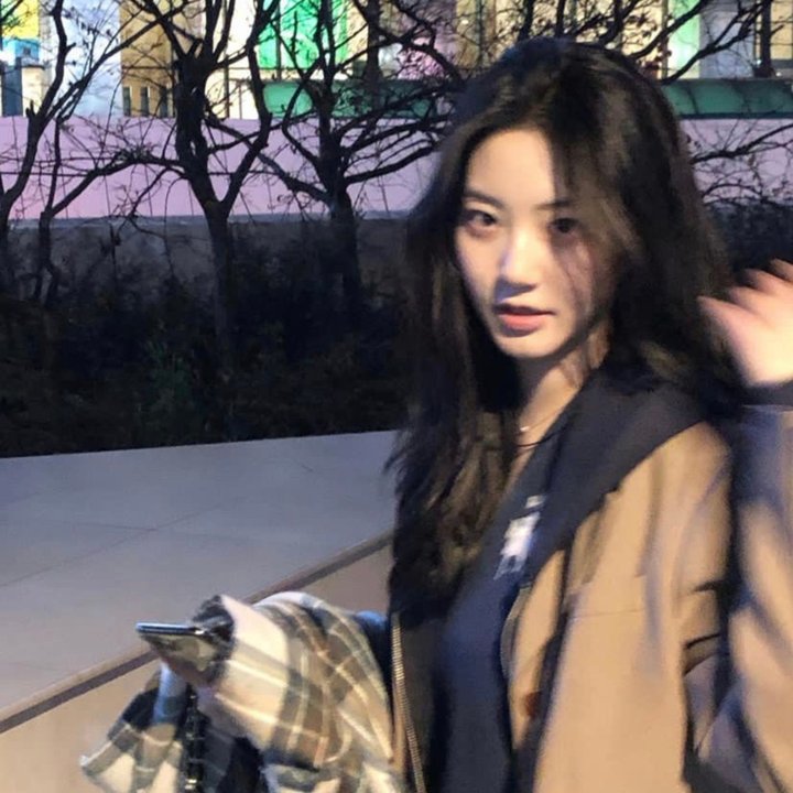 梨花落尽又逢君